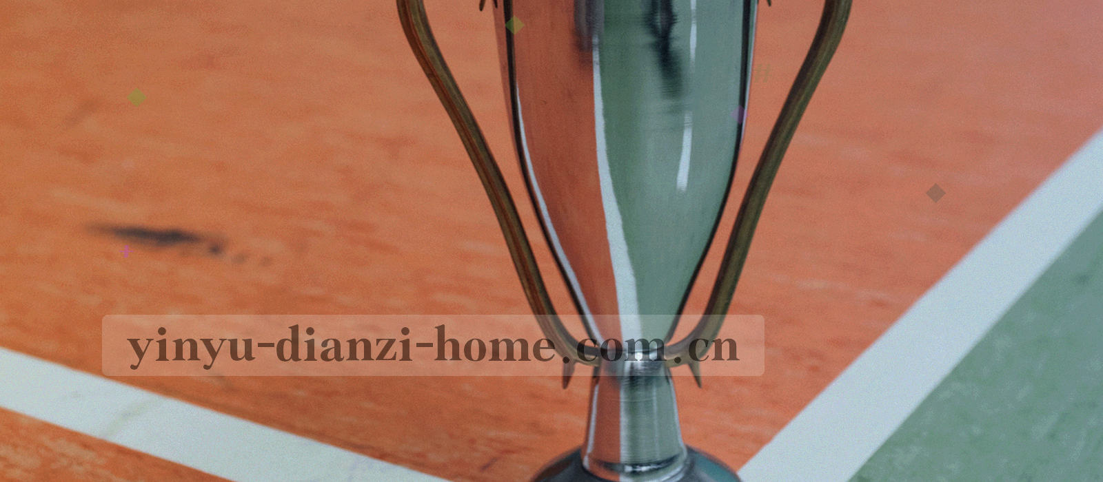 由疏到密排列的抽象电路走线，示意品牌站版本的逐期递进